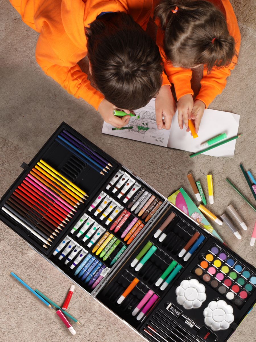 Детский набор для рисования и творчества. Картинг-гонки (145 предметов)