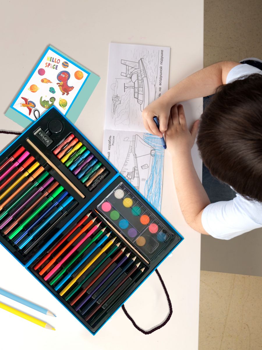 Детский набор для рисования и творчества. Космос (68 предметов)